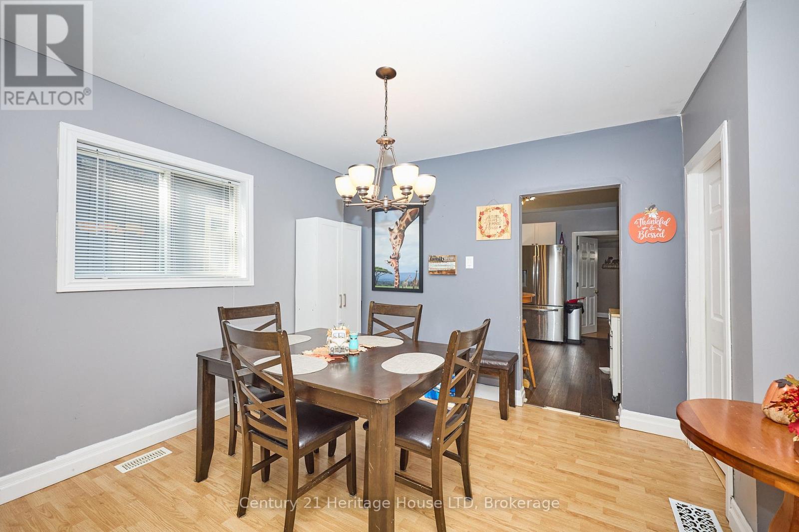 119 Page Street, St. Catharines (E. Chester), Ontario  L2R 4A8 - Photo 8 - X12512370