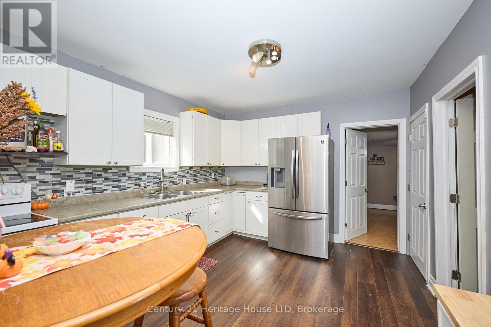 119 Page Street, St. Catharines (E. Chester), Ontario  L2R 4A8 - Photo 9 - X12512370