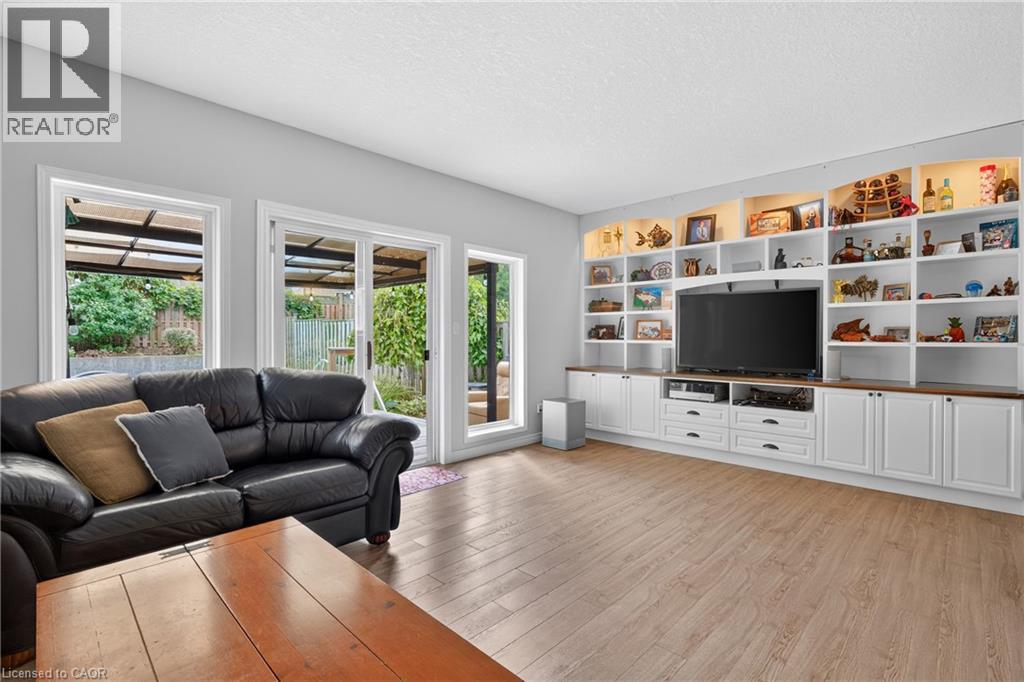 517 Thornview Place, Waterloo, Ontario  N2T 2V9 - Photo 3 - 40785684