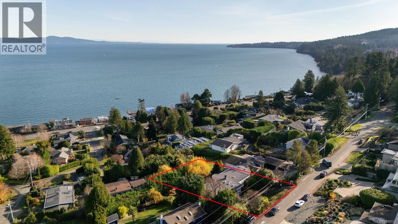 5055 Lochside Dr, Saanich, British Columbia  V8Y 2G1 - Photo 4 - 1018174