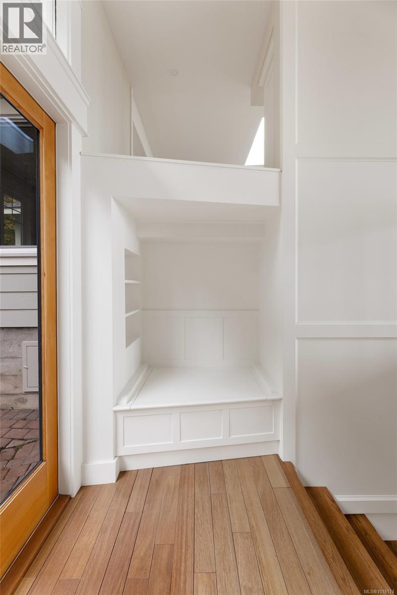 5055 Lochside Dr, Saanich, British Columbia  V8Y 2G1 - Photo 38 - 1018174