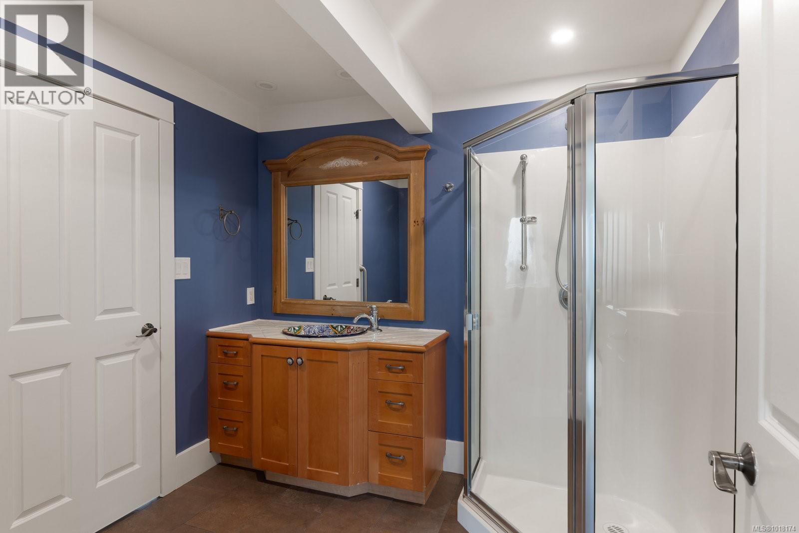 5055 Lochside Dr, Saanich, British Columbia  V8Y 2G1 - Photo 35 - 1018174