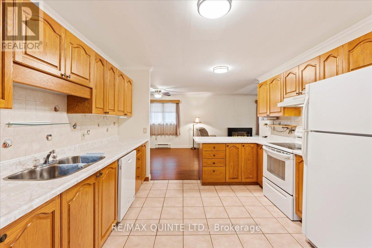 16 Maple Avenue, Prince Edward County, Ontario  K0K 2T0 - Photo 15 - X12512476