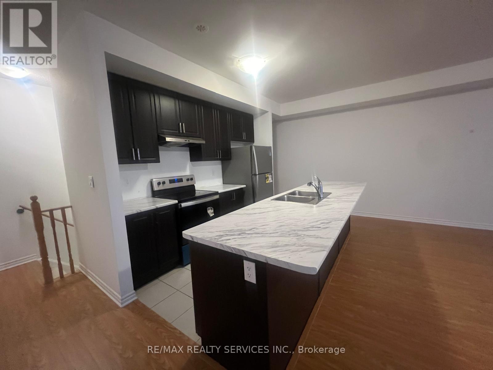 4 Joseph Halbert Place, Caledon, Ontario  L7C 4L4 - Photo 4 - W12512190