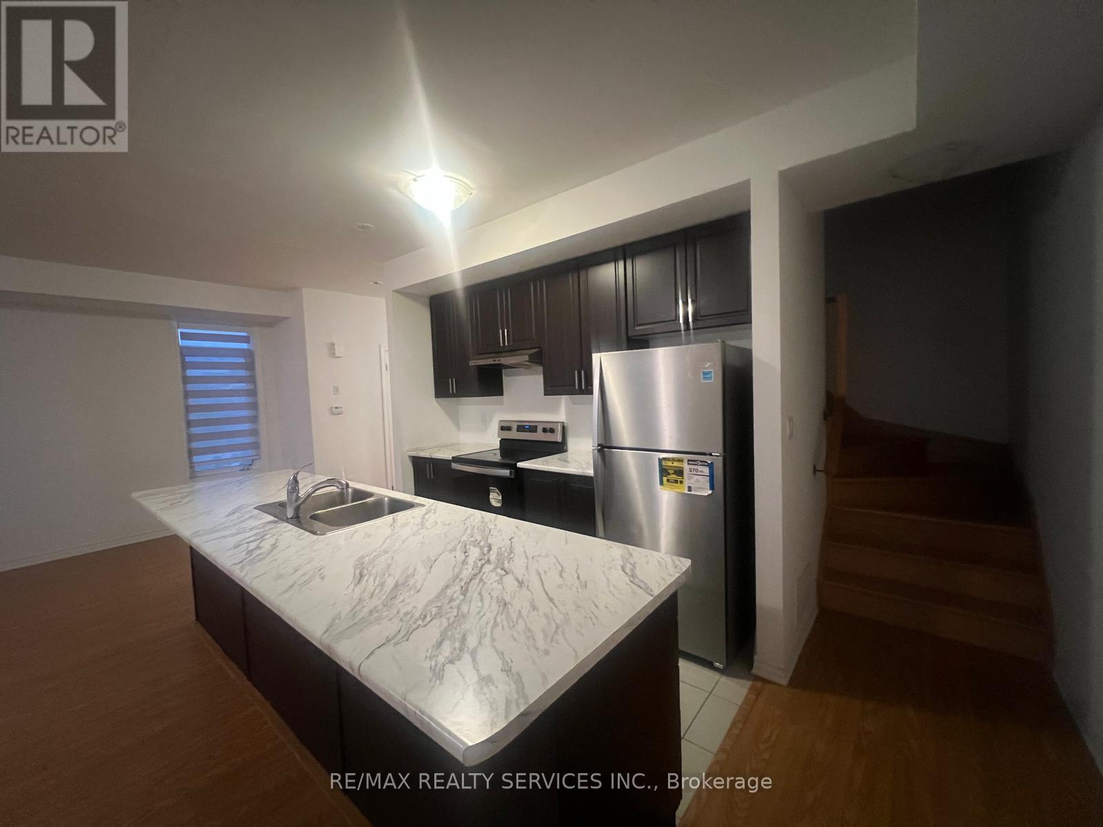 4 Joseph Halbert Place, Caledon, Ontario  L7C 4L4 - Photo 6 - W12512190