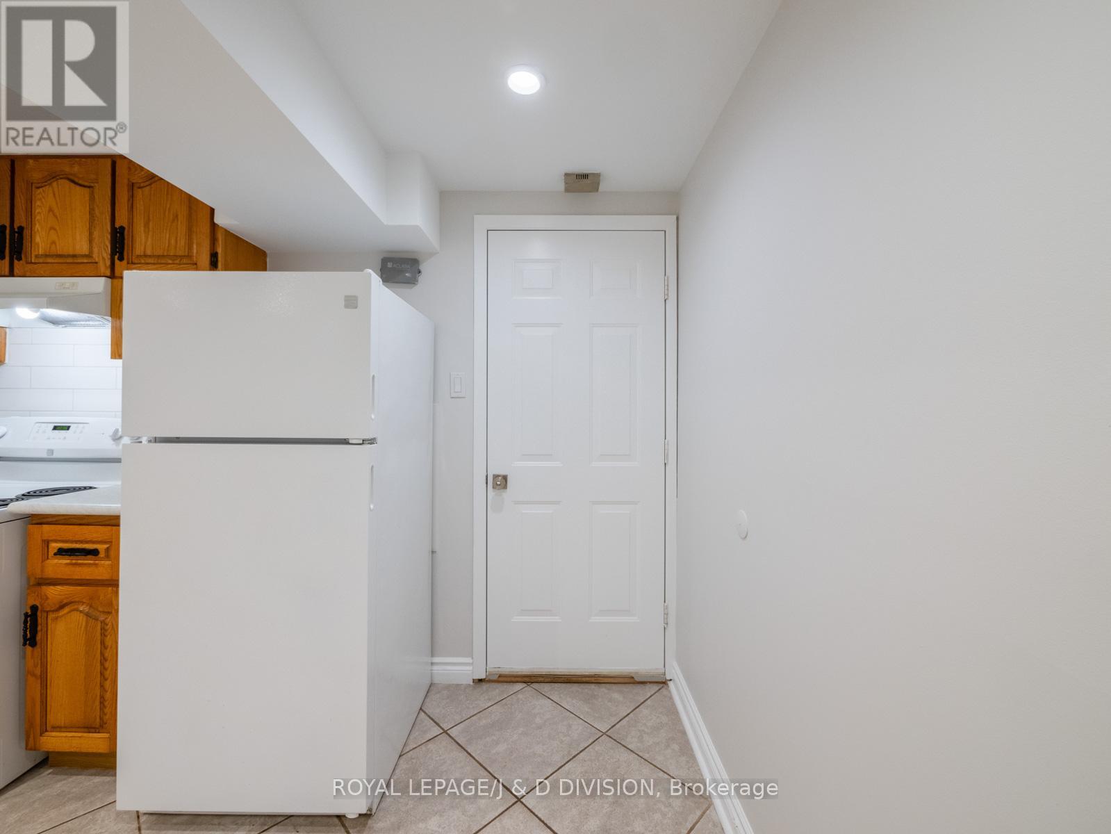 Lower - 484 Concord Avenue, Toronto, Ontario  M6H 2P8 - Photo 3 - W12512228