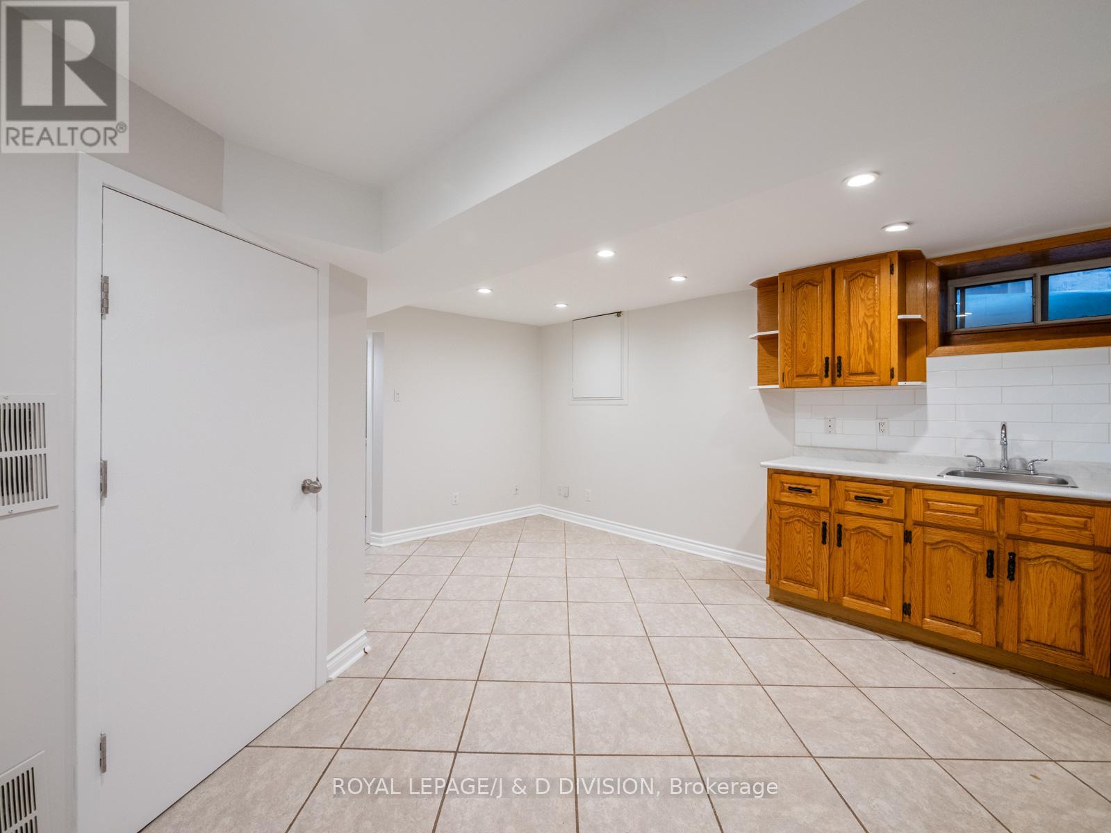 Lower - 484 Concord Avenue, Toronto, Ontario  M6H 2P8 - Photo 4 - W12512228