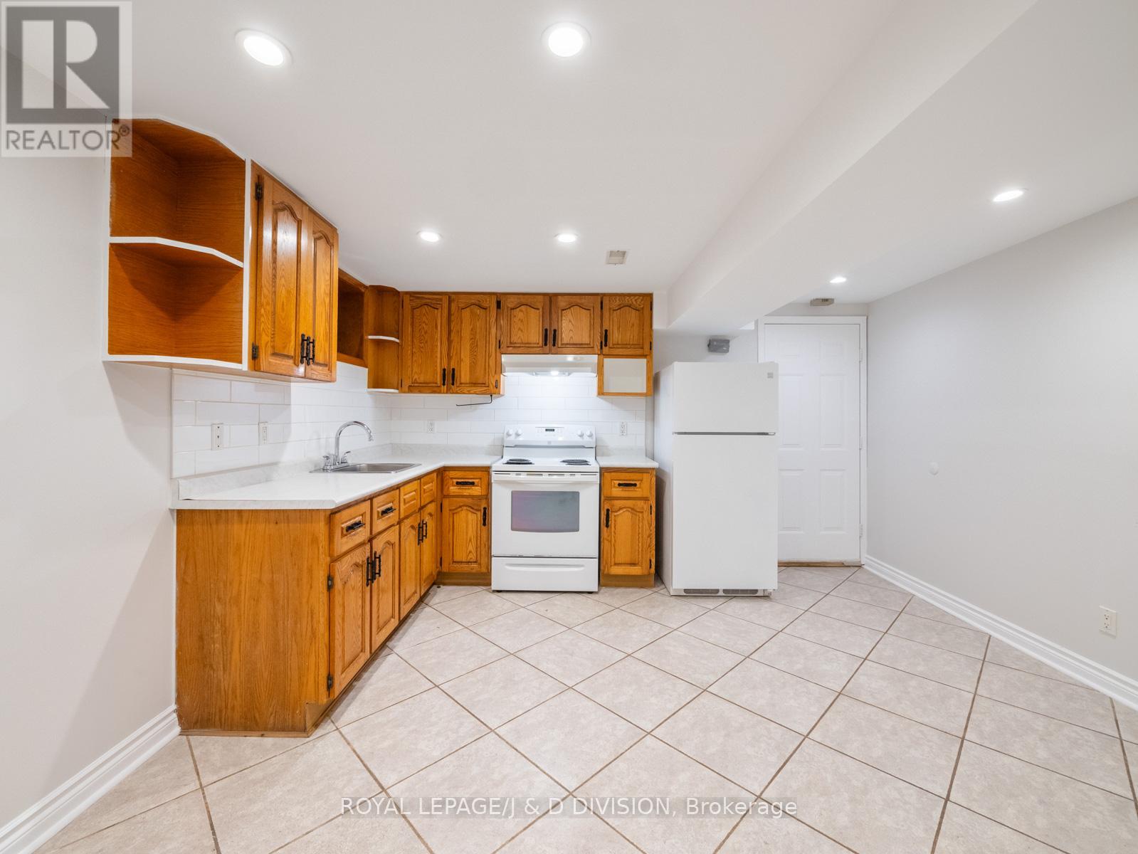 Lower - 484 Concord Avenue, Toronto, Ontario  M6H 2P8 - Photo 6 - W12512228