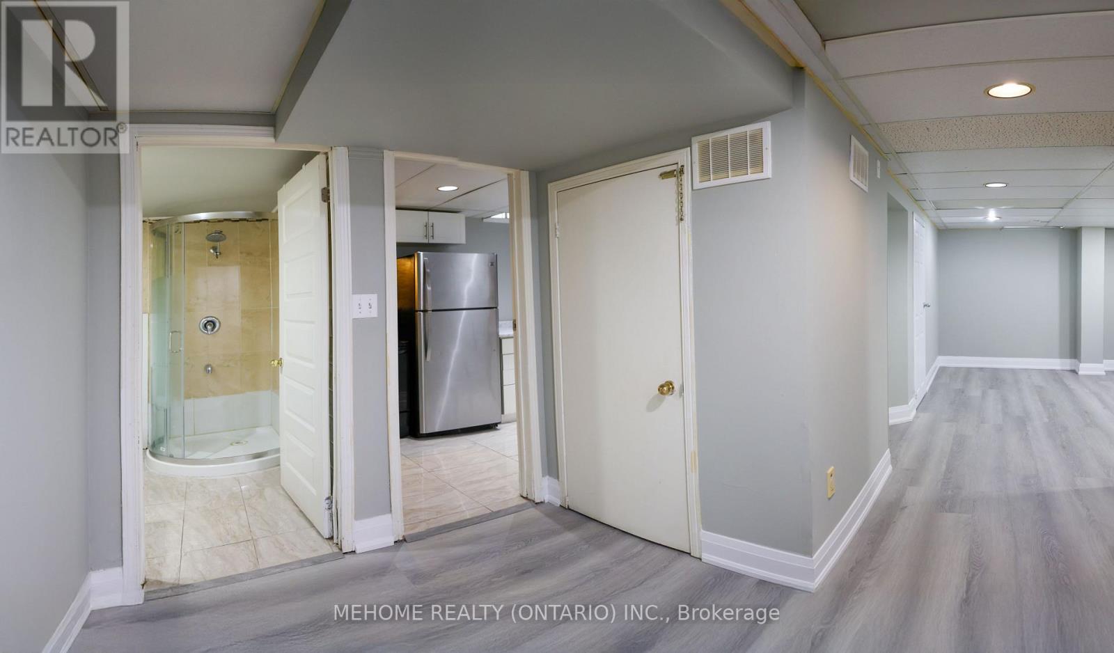 5209 Palomar Crescent, Mississauga, Ontario  L5R 2X2 - Photo 2 - W12512278