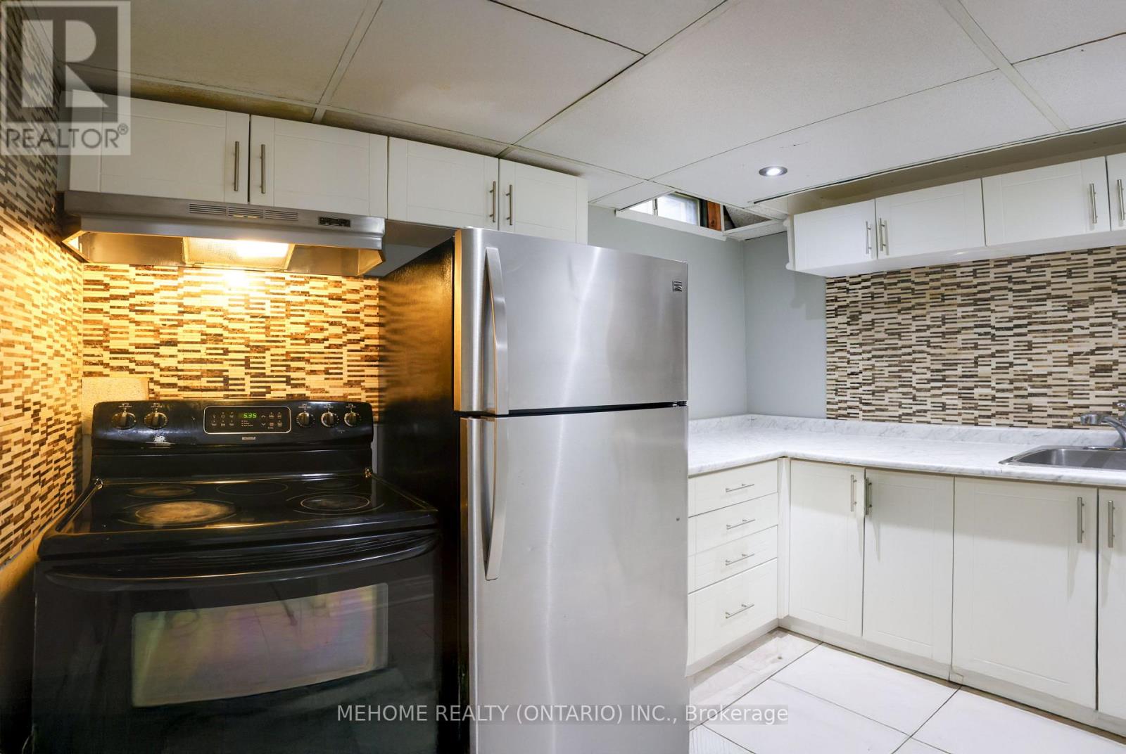 5209 Palomar Crescent, Mississauga, Ontario  L5R 2X2 - Photo 3 - W12512278