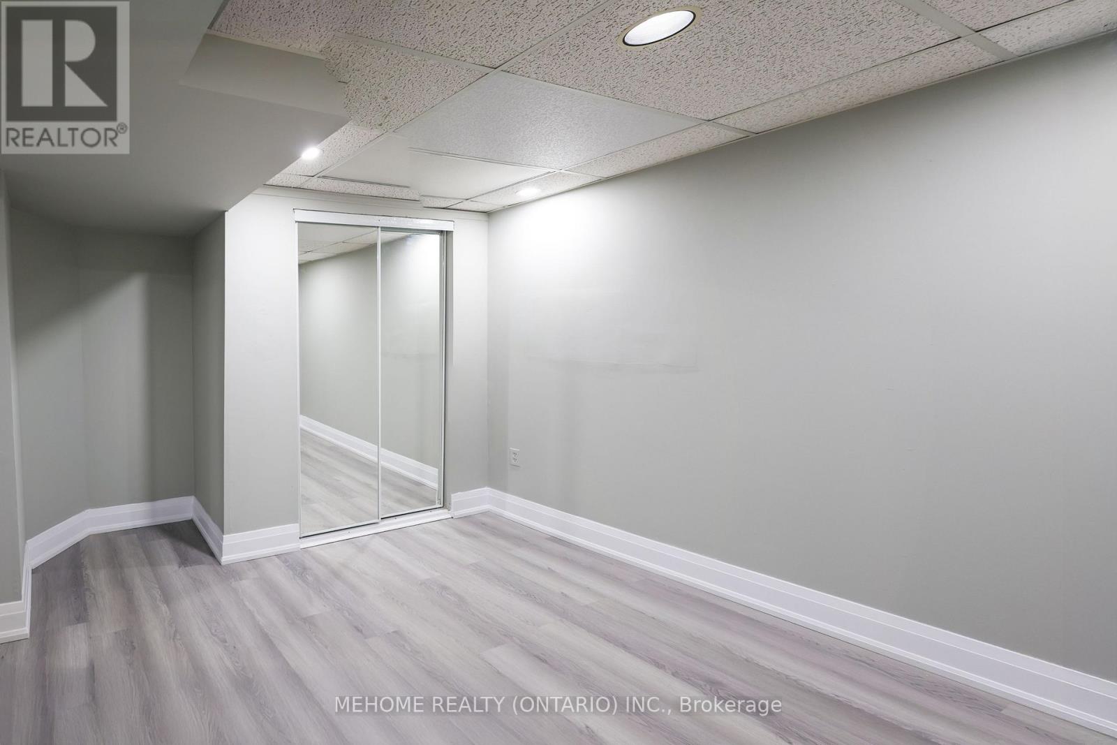 5209 Palomar Crescent, Mississauga, Ontario  L5R 2X2 - Photo 5 - W12512278