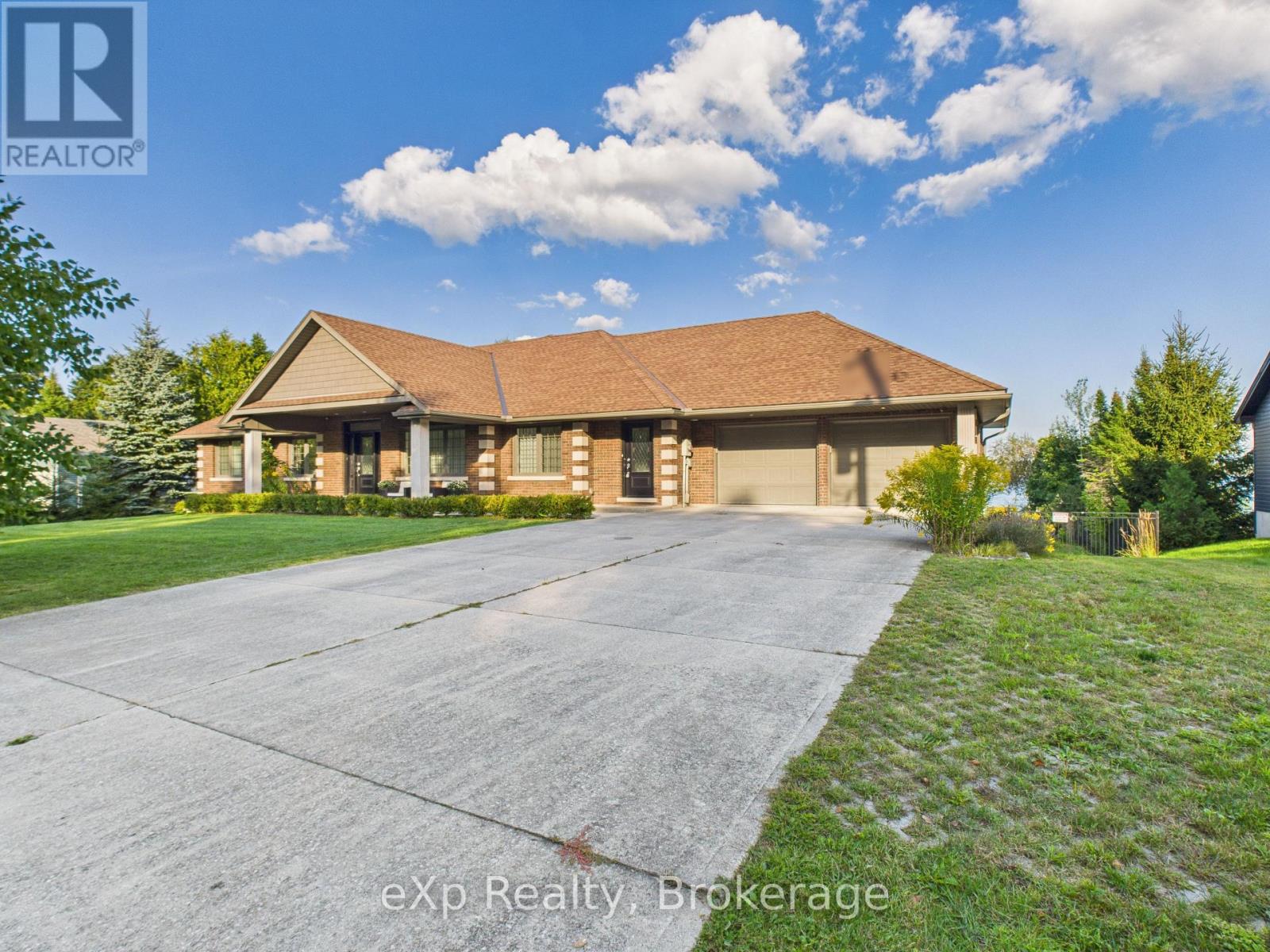 197 Balmy Beach Road, Georgian Bluffs, Ontario  N4K 5N4 - Photo 2 - X12512596