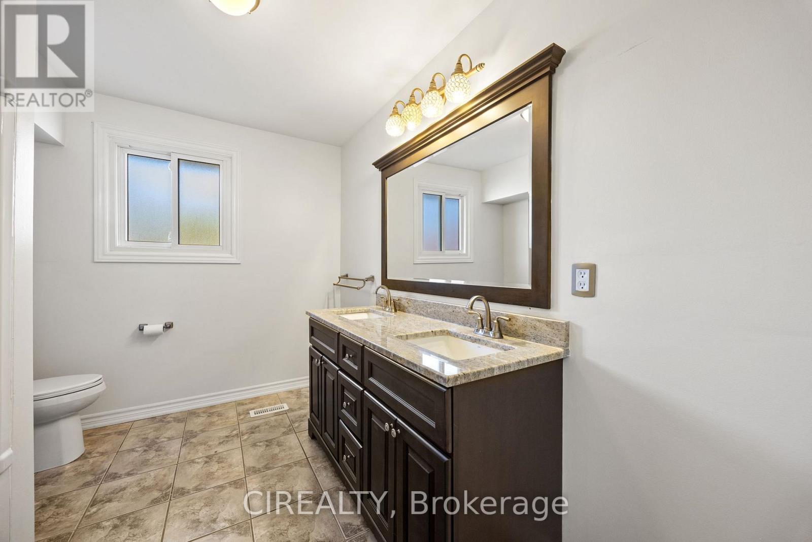 142 Norrie Avenue, Hamilton, Ontario  L9A 2E6 - Photo 10 - X12512302