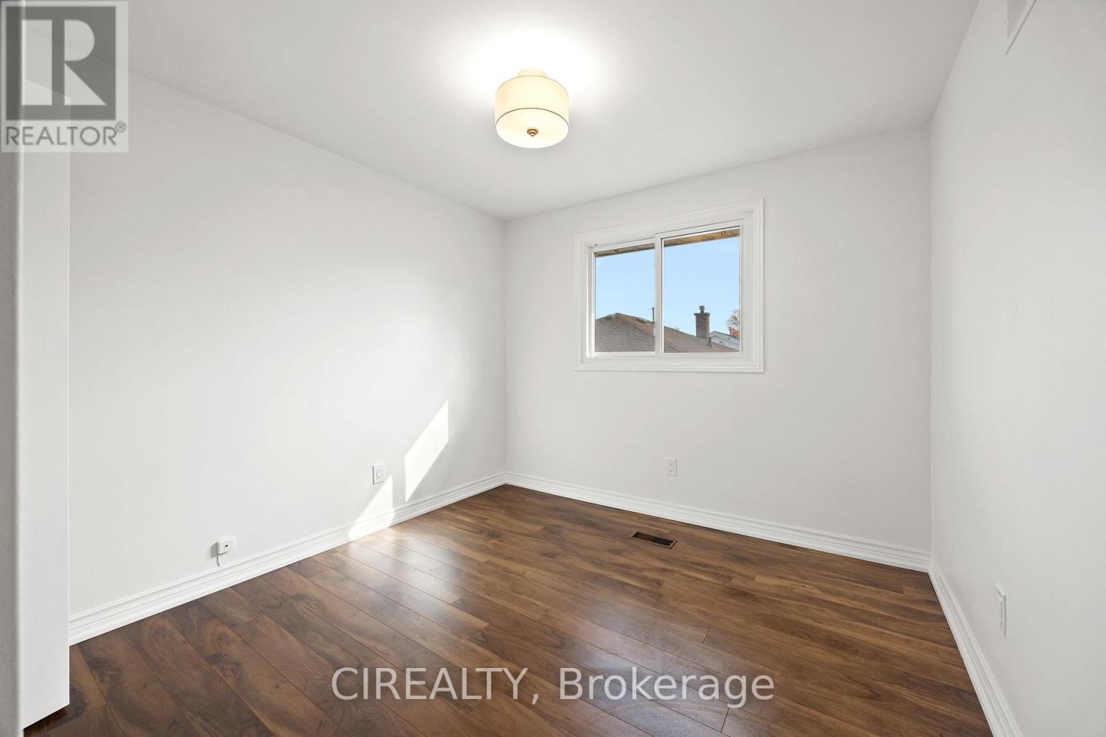 142 Norrie Avenue, Hamilton, Ontario  L9A 2E6 - Photo 12 - X12512302