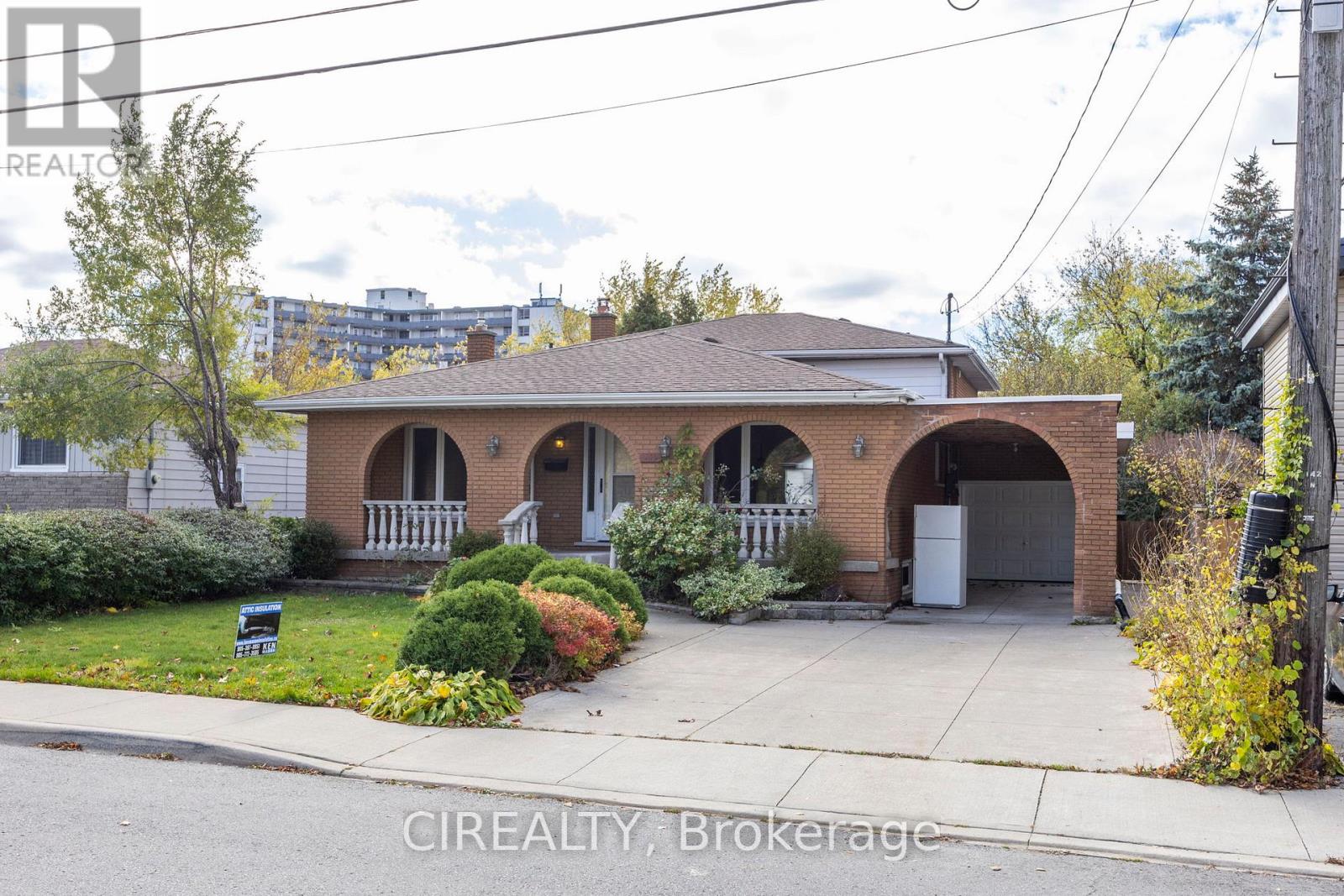 142 Norrie Avenue, Hamilton, Ontario  L9A 2E6 - Photo 2 - X12512302