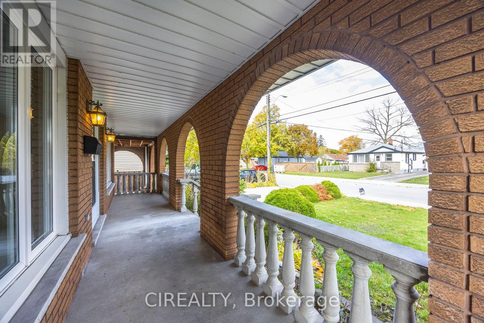 142 Norrie Avenue, Hamilton, Ontario  L9A 2E6 - Photo 4 - X12512302