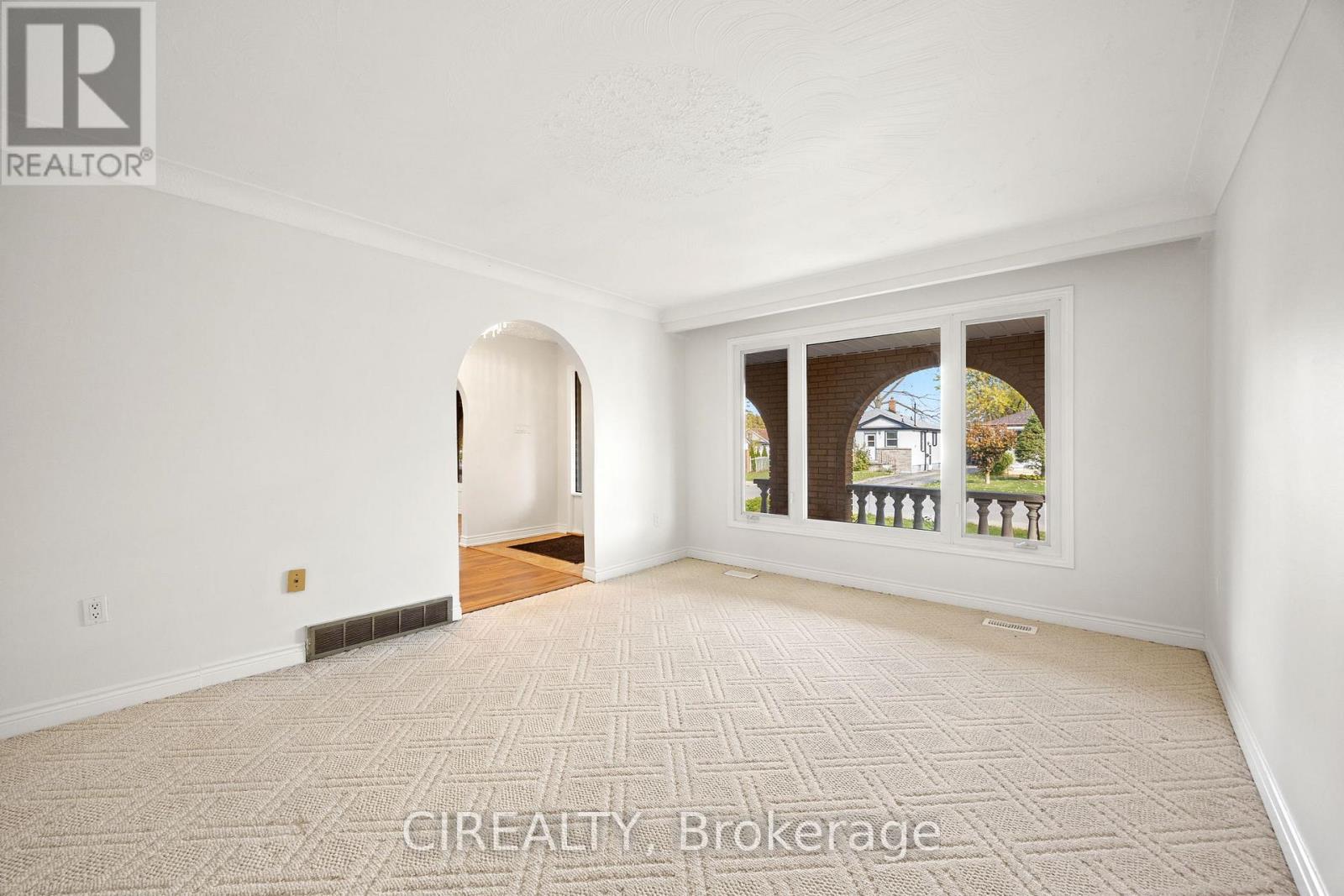 142 Norrie Avenue, Hamilton, Ontario  L9A 2E6 - Photo 6 - X12512302