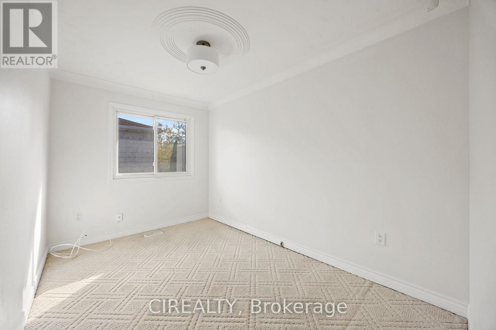 142 Norrie Avenue, Hamilton, Ontario  L9A 2E6 - Photo 9 - X12512302