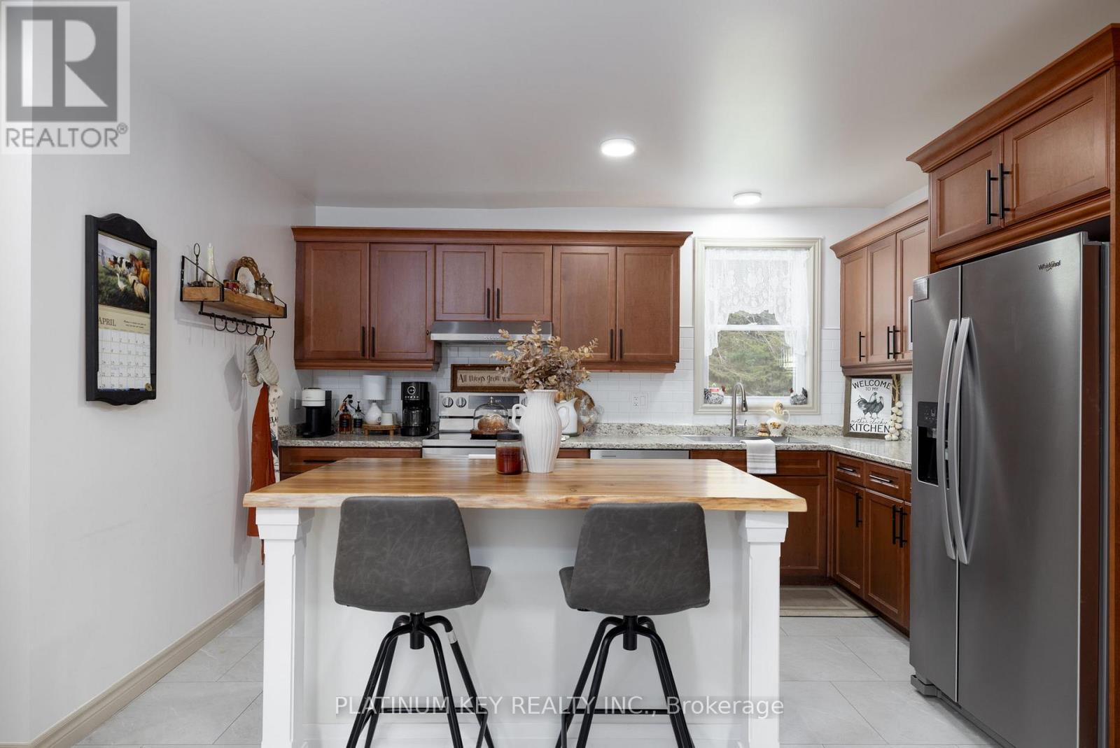 21243 Taits Road, Southwest Middlesex, Ontario  N0L 1M0 - Photo 20 - X12463732