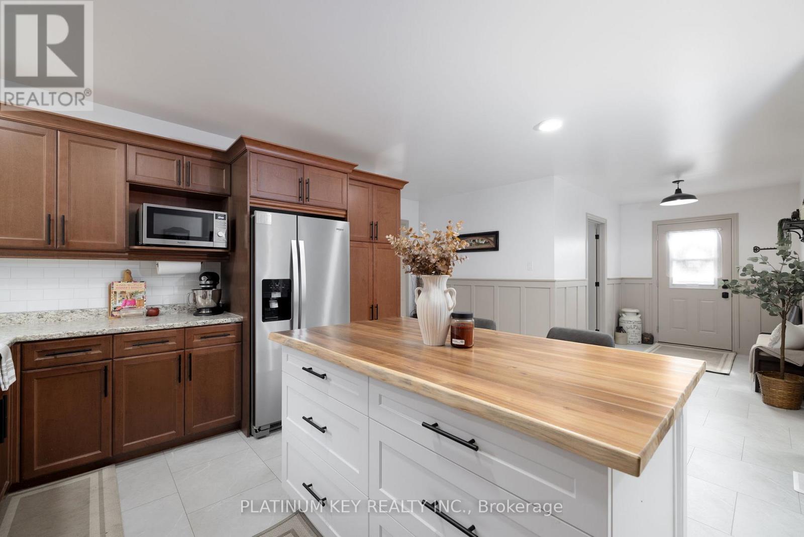 21243 Taits Road, Southwest Middlesex, Ontario  N0L 1M0 - Photo 22 - X12463732