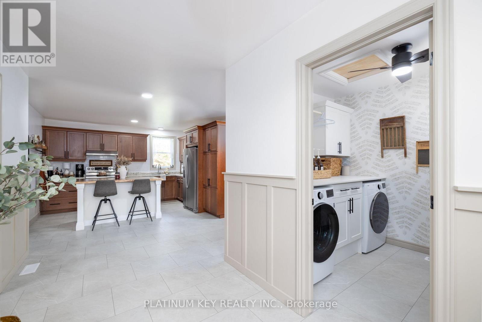 21243 Taits Road, Southwest Middlesex, Ontario  N0L 1M0 - Photo 18 - X12463732