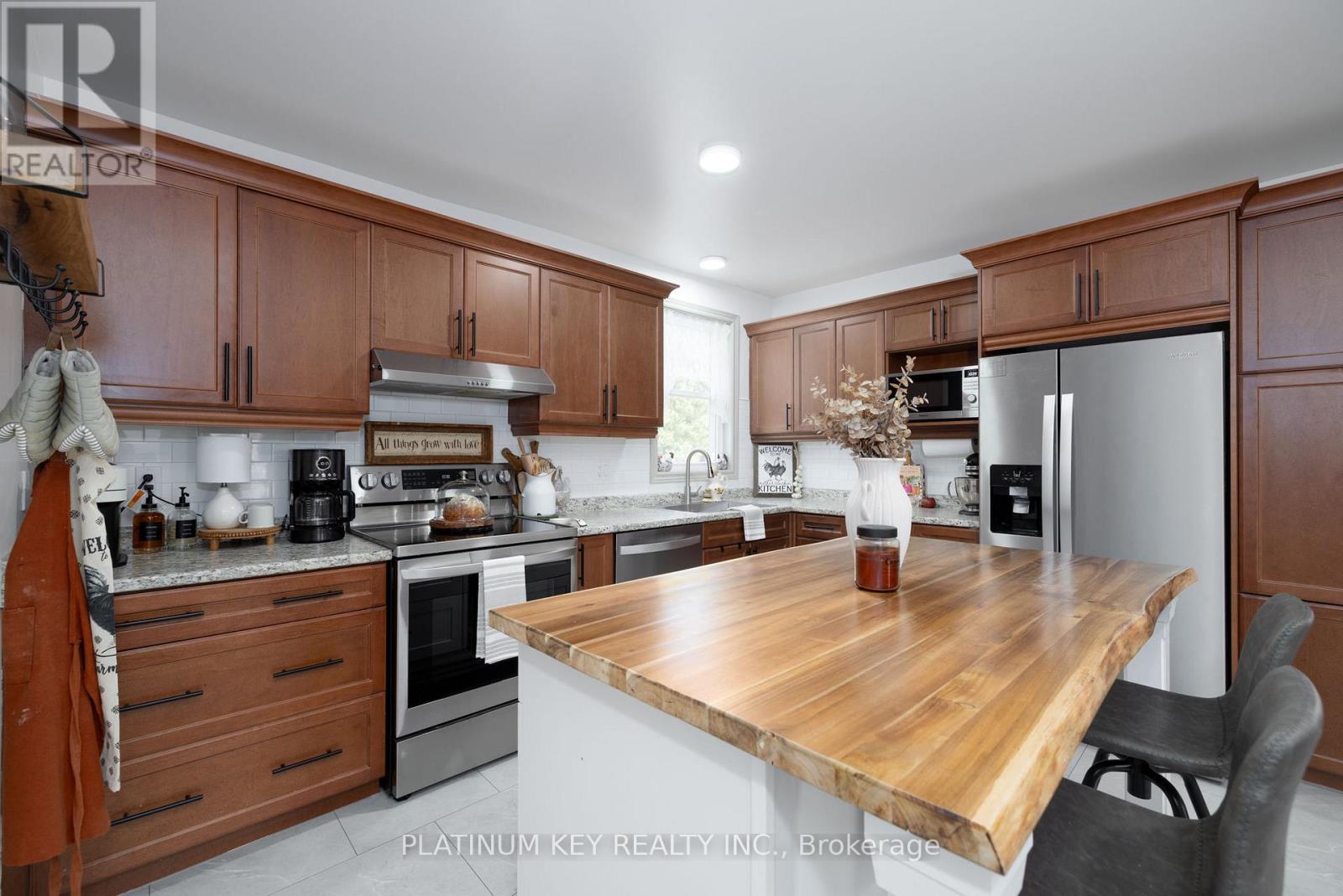 21243 Taits Road, Southwest Middlesex, Ontario  N0L 1M0 - Photo 21 - X12463732