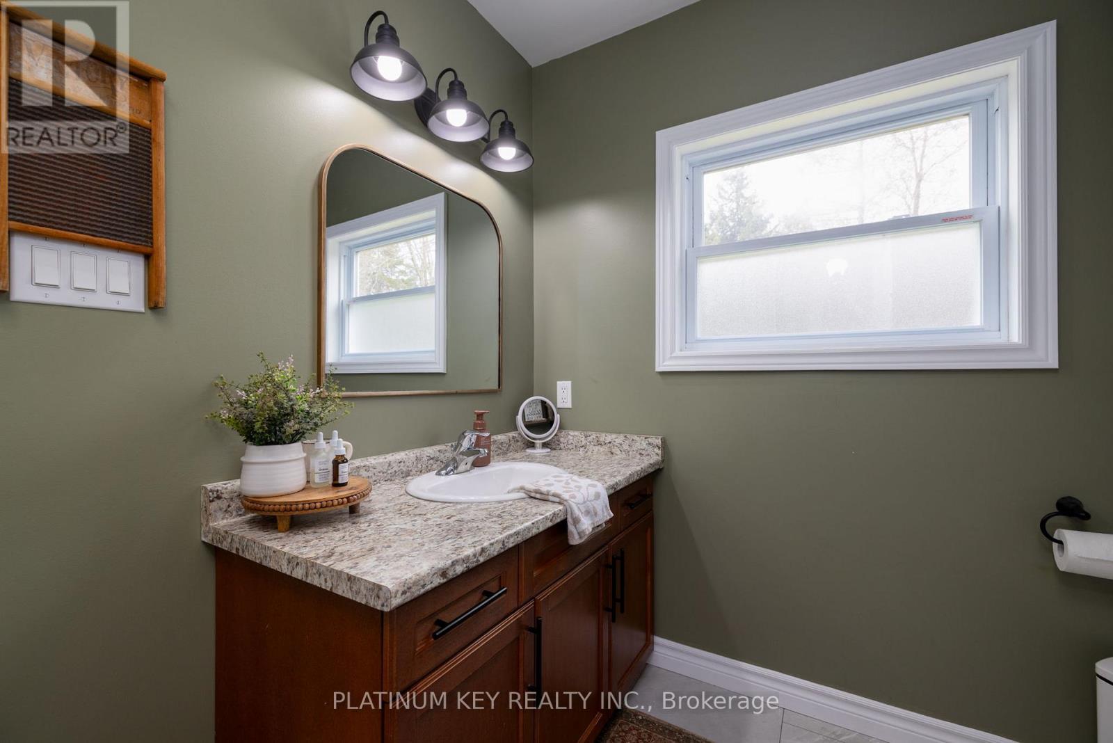 21243 Taits Road, Southwest Middlesex, Ontario  N0L 1M0 - Photo 36 - X12463732