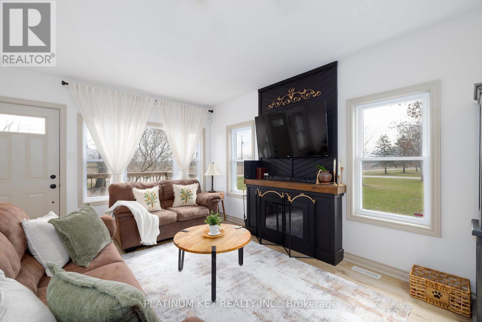 21243 Taits Road, Southwest Middlesex, Ontario  N0L 1M0 - Photo 27 - X12463732