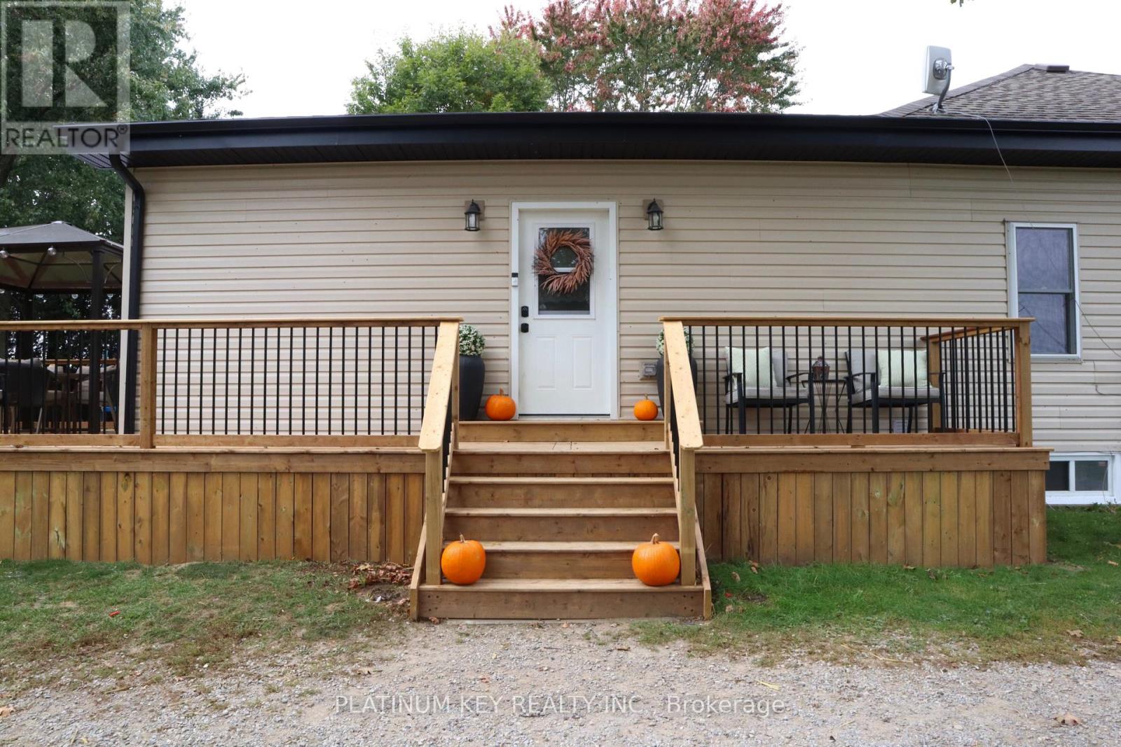 21243 Taits Road, Southwest Middlesex, Ontario  N0L 1M0 - Photo 4 - X12463732