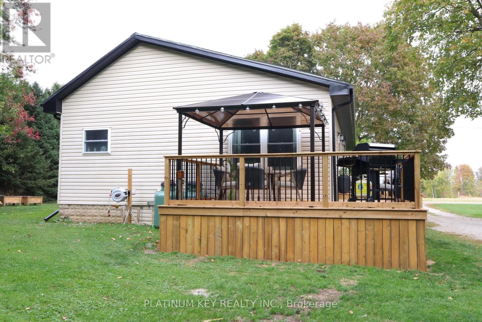 21243 Taits Road, Southwest Middlesex, Ontario  N0L 1M0 - Photo 5 - X12463732