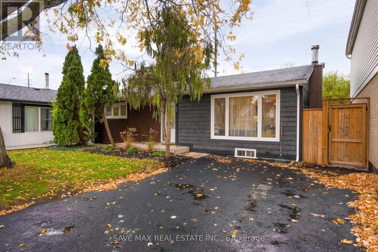 26 Hillbank Trail, Brampton, Ontario  L6S 1P6 - Photo 3 - W12509324