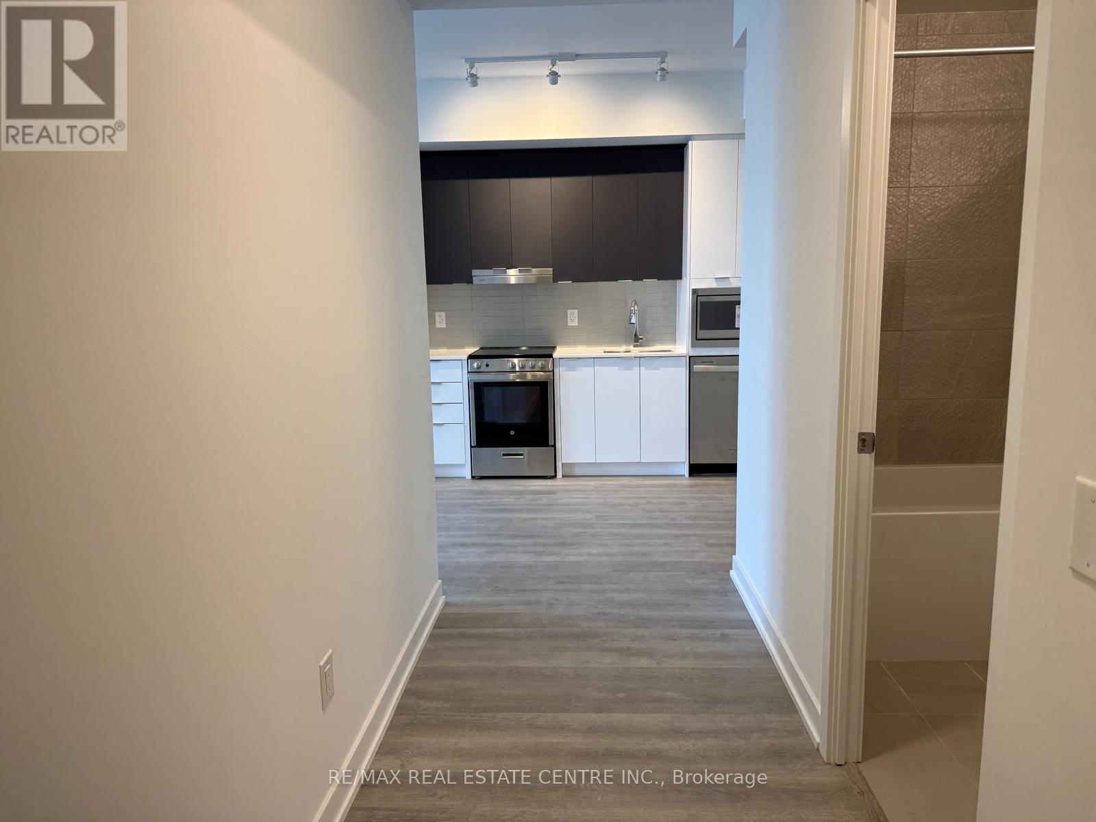 2412 - 5105 Hurontario Street S, Mississauga, Ontario  L4Z 0C9 - Photo 3 - W12499706