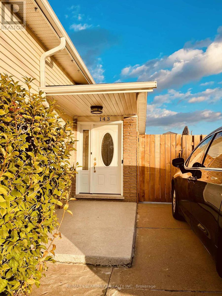 Lower - 143 Highridge Avenue, Hamilton, Ontario  L8E 3L5 - Photo 3 - X12510362