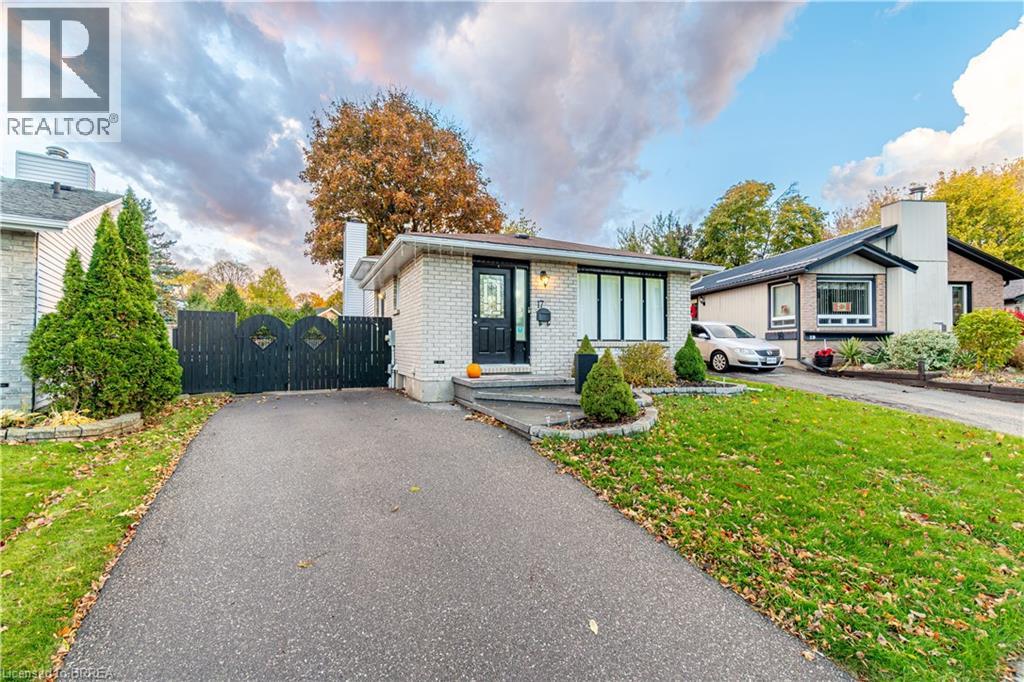 17 Kanata Crescent, Brantford, Ontario  N3R 7E8 - Photo 2 - 40784144