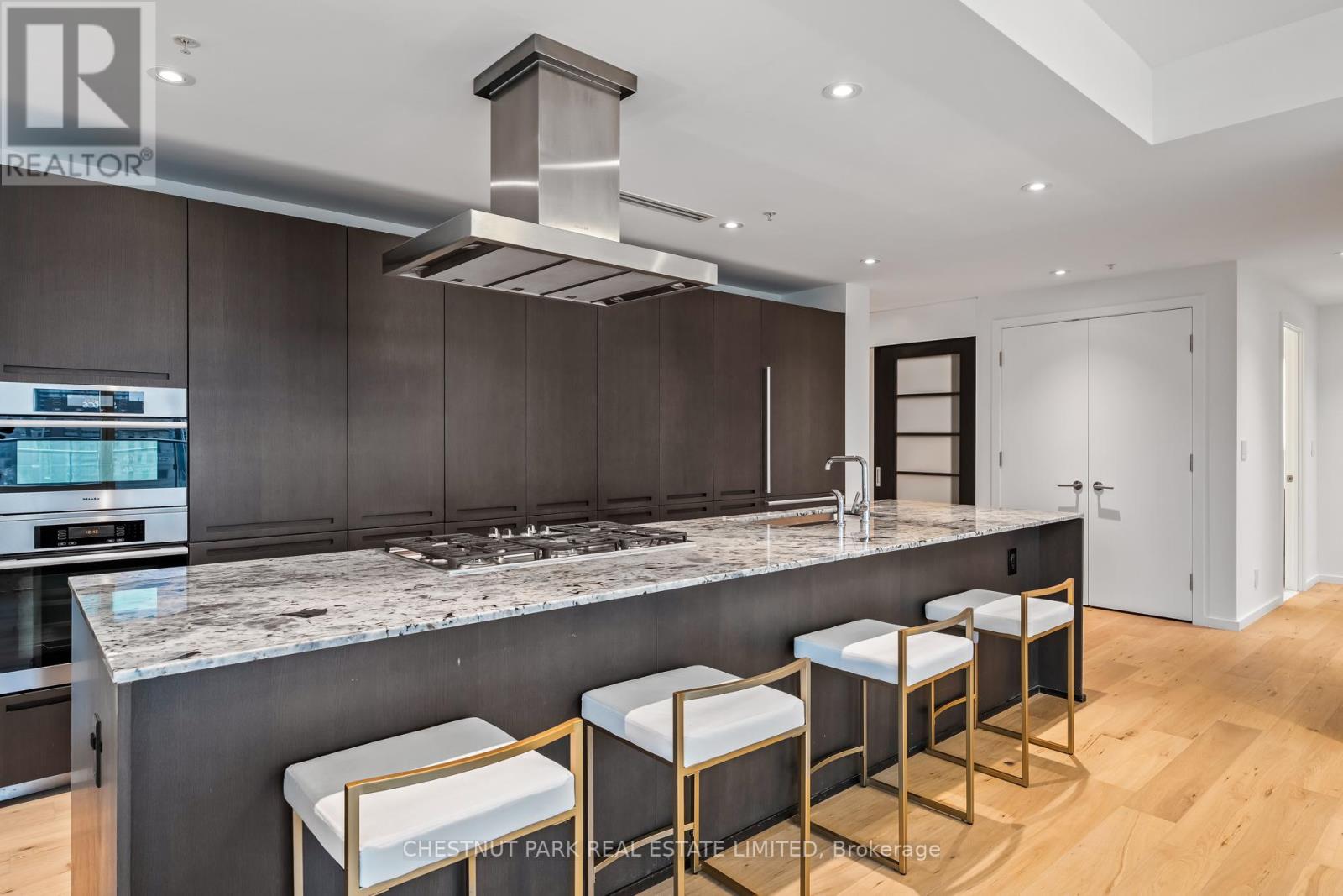 2906 - 180 University Avenue, Toronto, Ontario  M5H 0A2 - Photo 3 - C12512362