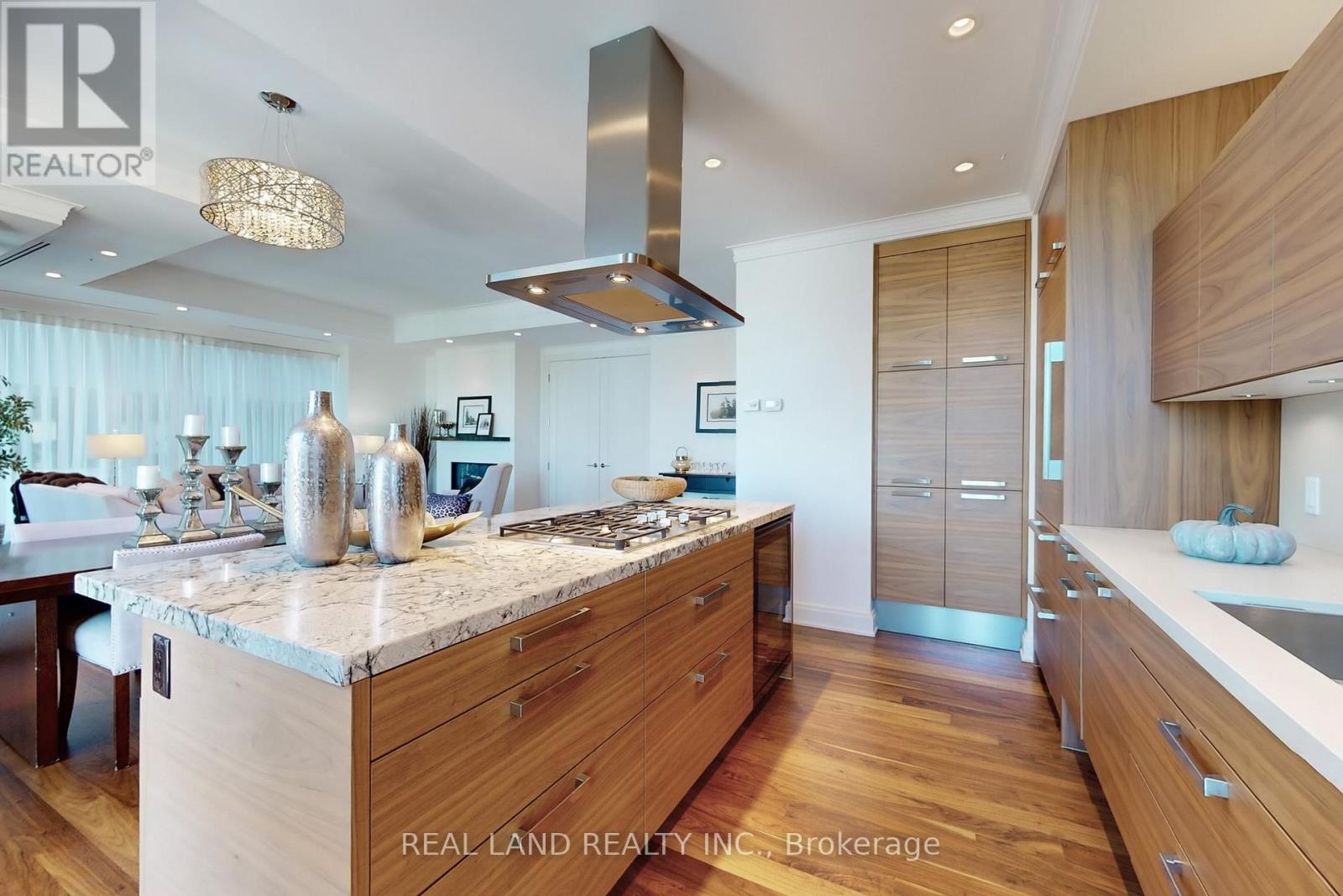 1001 - 206 Bloor Street W, Toronto, Ontario  M5S 1T8 - Photo 10 - C12512408