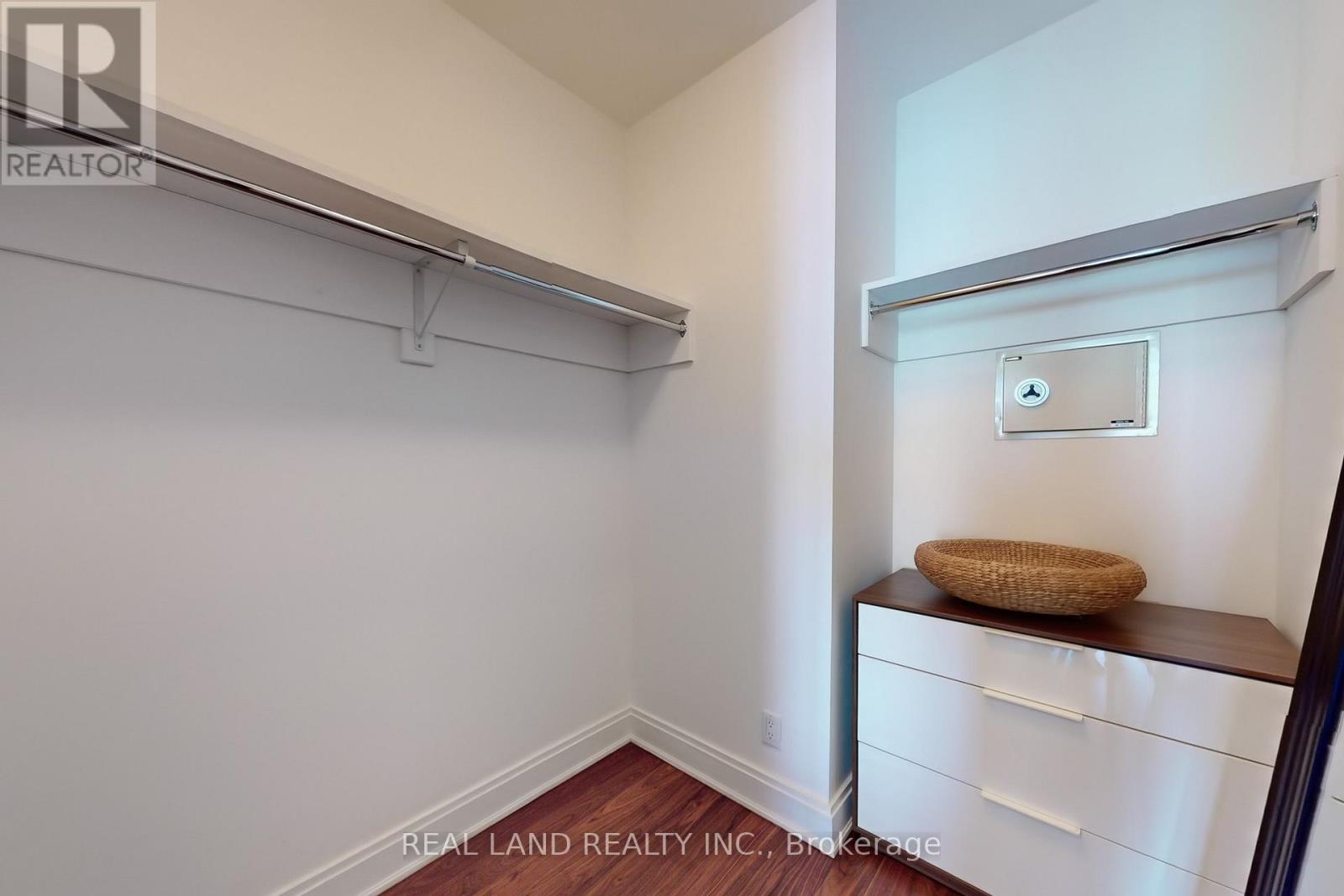 1001 - 206 Bloor Street W, Toronto, Ontario  M5S 1T8 - Photo 17 - C12512408