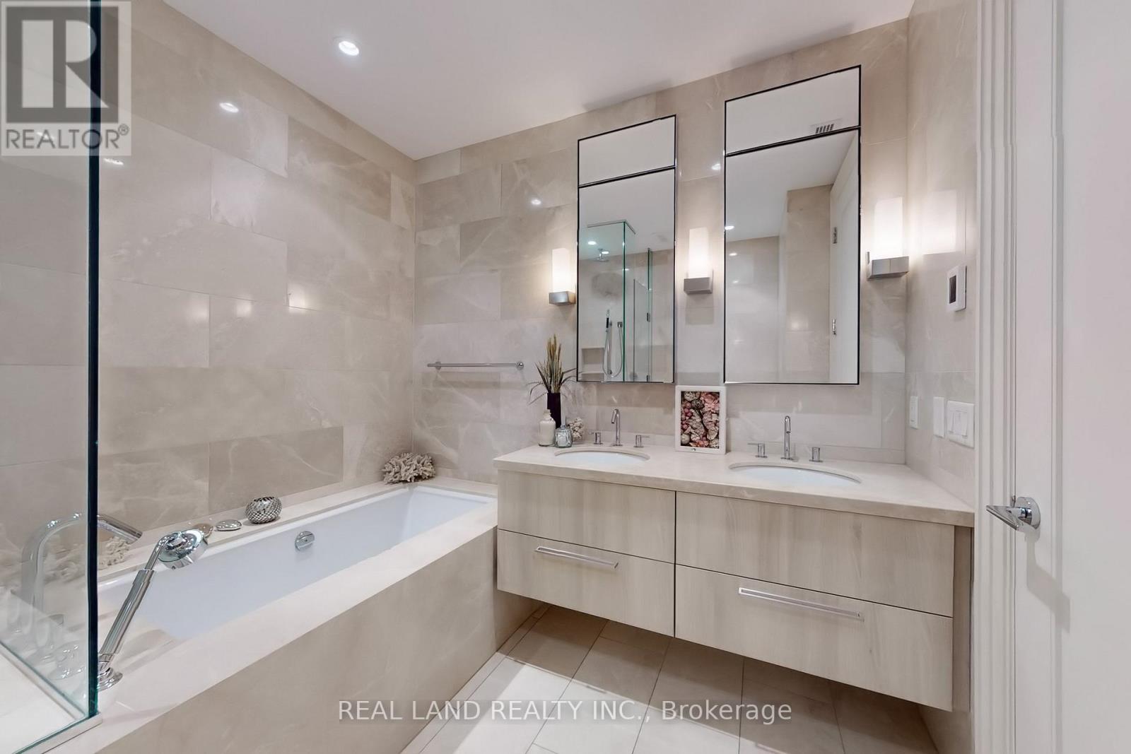 1001 - 206 Bloor Street W, Toronto, Ontario  M5S 1T8 - Photo 18 - C12512408