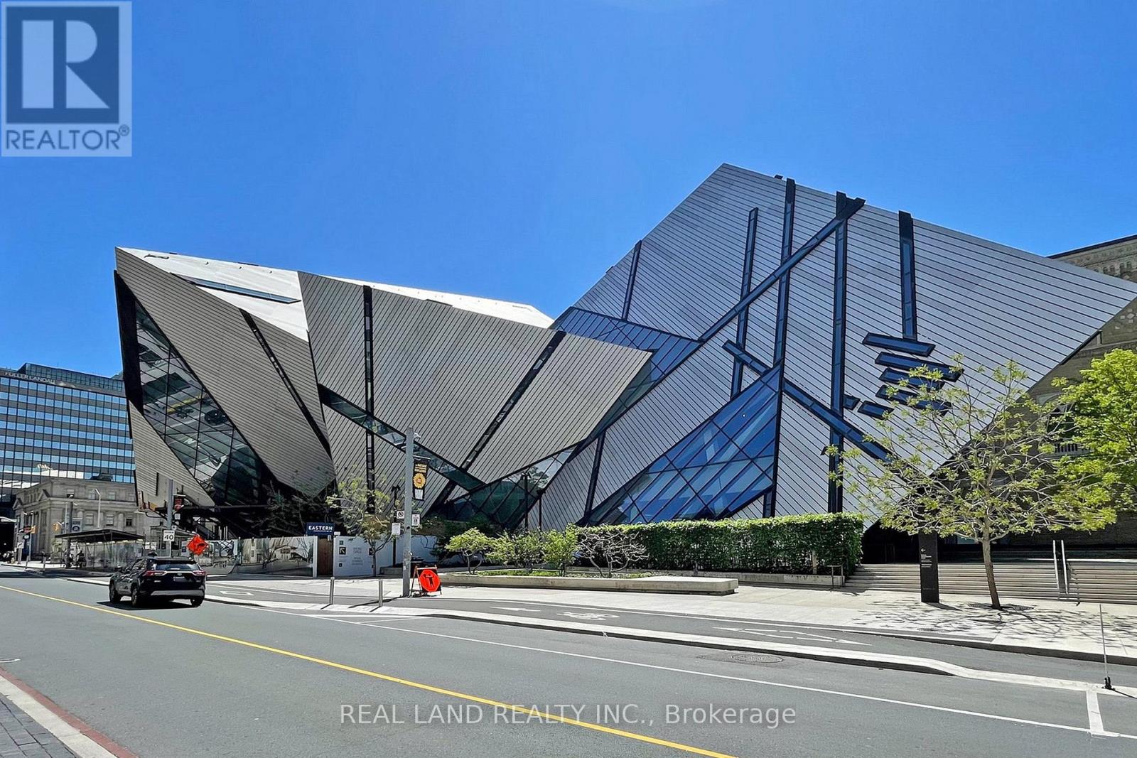 1001 - 206 Bloor Street W, Toronto, Ontario  M5S 1T8 - Photo 2 - C12512408