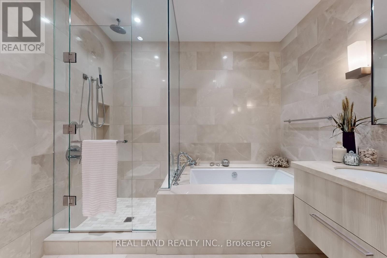 1001 - 206 Bloor Street W, Toronto, Ontario  M5S 1T8 - Photo 20 - C12512408