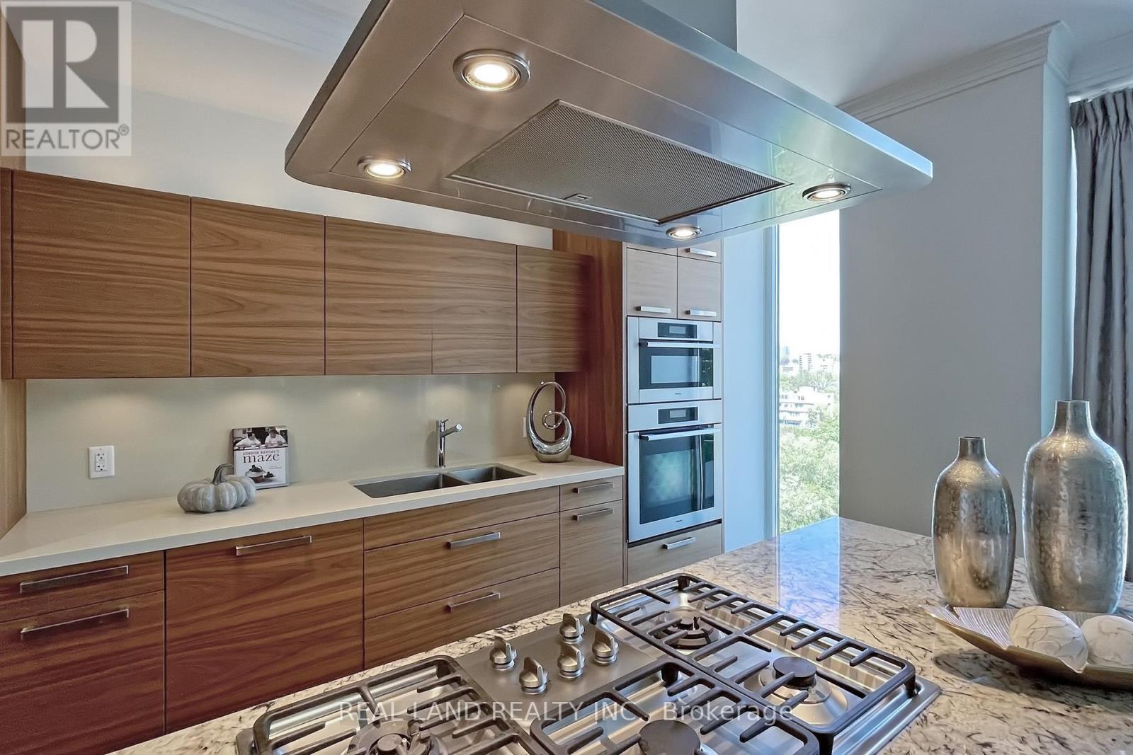 1001 - 206 Bloor Street W, Toronto, Ontario  M5S 1T8 - Photo 32 - C12512408