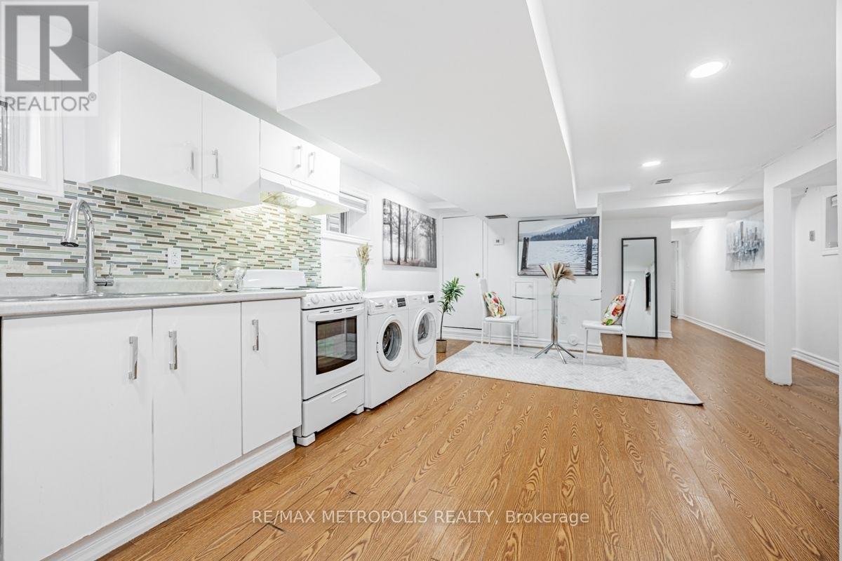 Bsmt - 275 Christie Street, Toronto, Ontario  M6G 3B9 - Photo 2 - C12512434