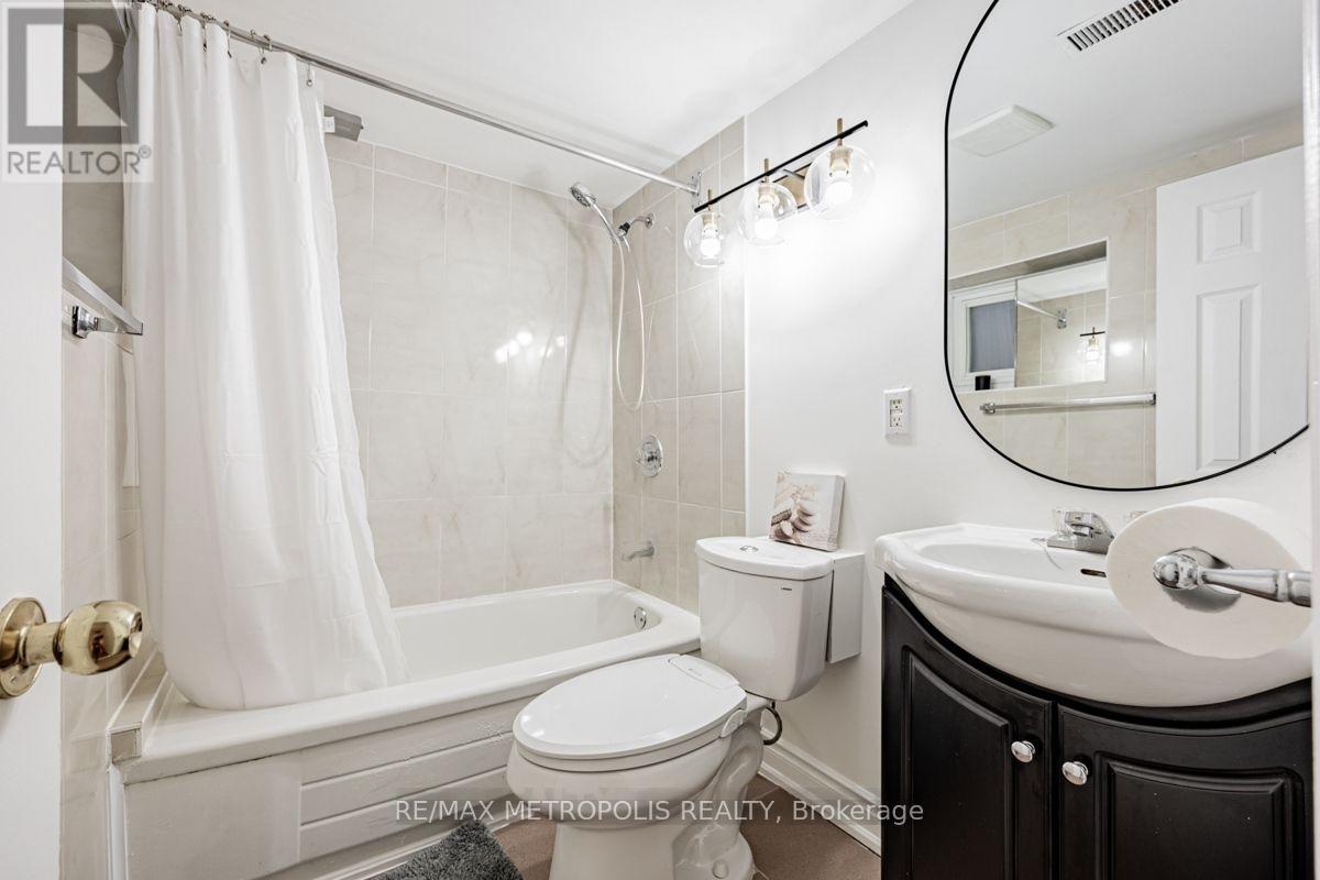 Bsmt - 275 Christie Street, Toronto, Ontario  M6G 3B9 - Photo 7 - C12512434