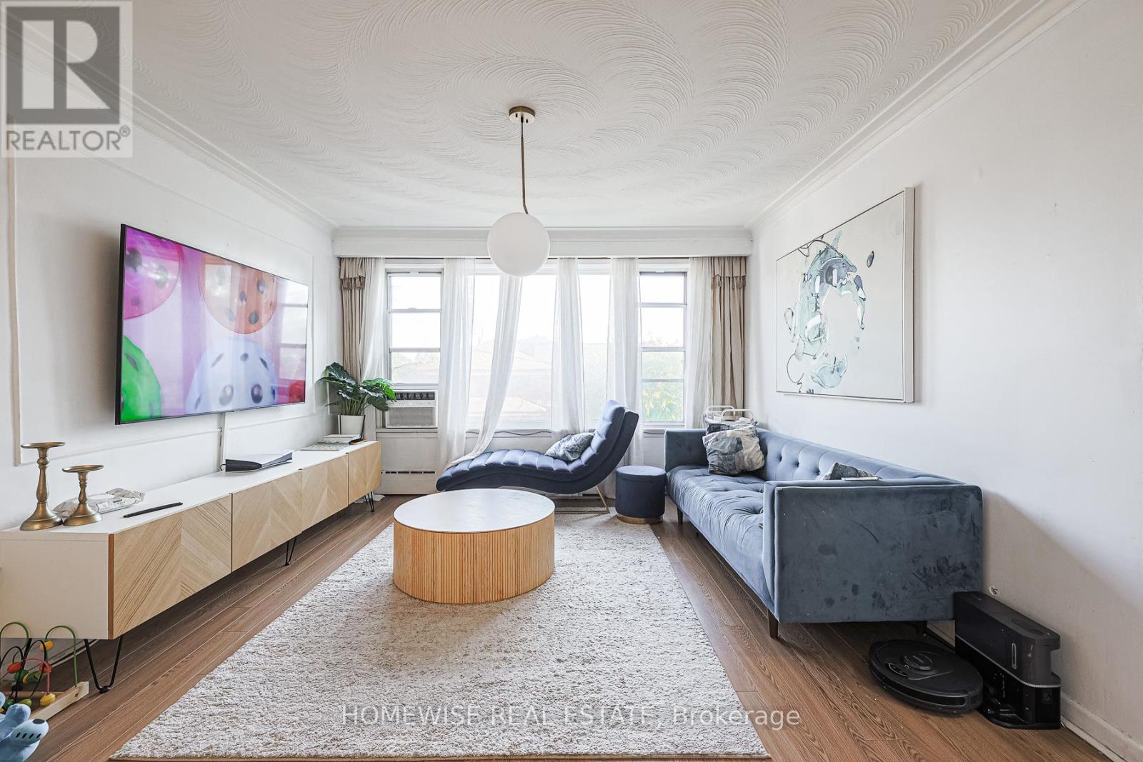 4 Lanark Avenue, Toronto, Ontario  M6C 2B3 - Photo 11 - C12512602