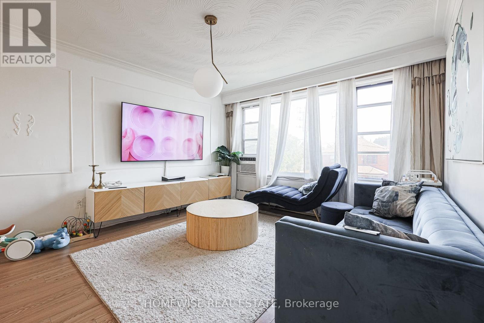 4 Lanark Avenue, Toronto, Ontario  M6C 2B3 - Photo 12 - C12512602