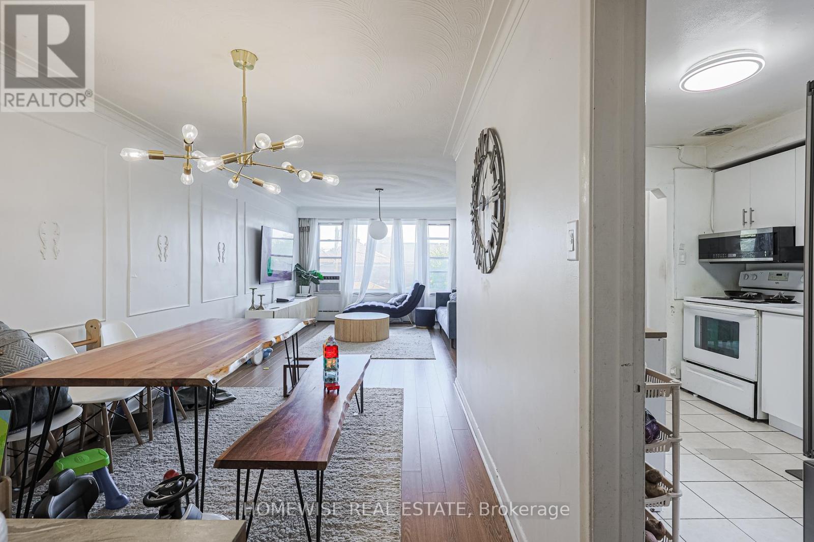 4 Lanark Avenue, Toronto, Ontario  M6C 2B3 - Photo 15 - C12512602