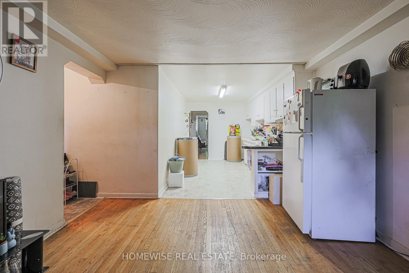 4 Lanark Avenue, Toronto, Ontario  M6C 2B3 - Photo 16 - C12512602