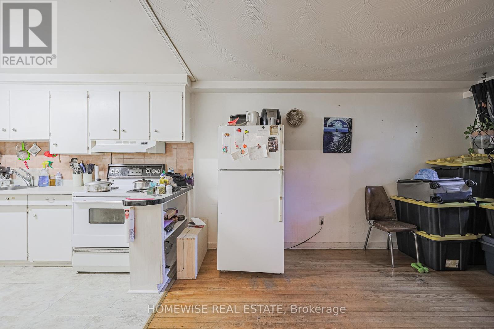 4 Lanark Avenue, Toronto, Ontario  M6C 2B3 - Photo 17 - C12512602