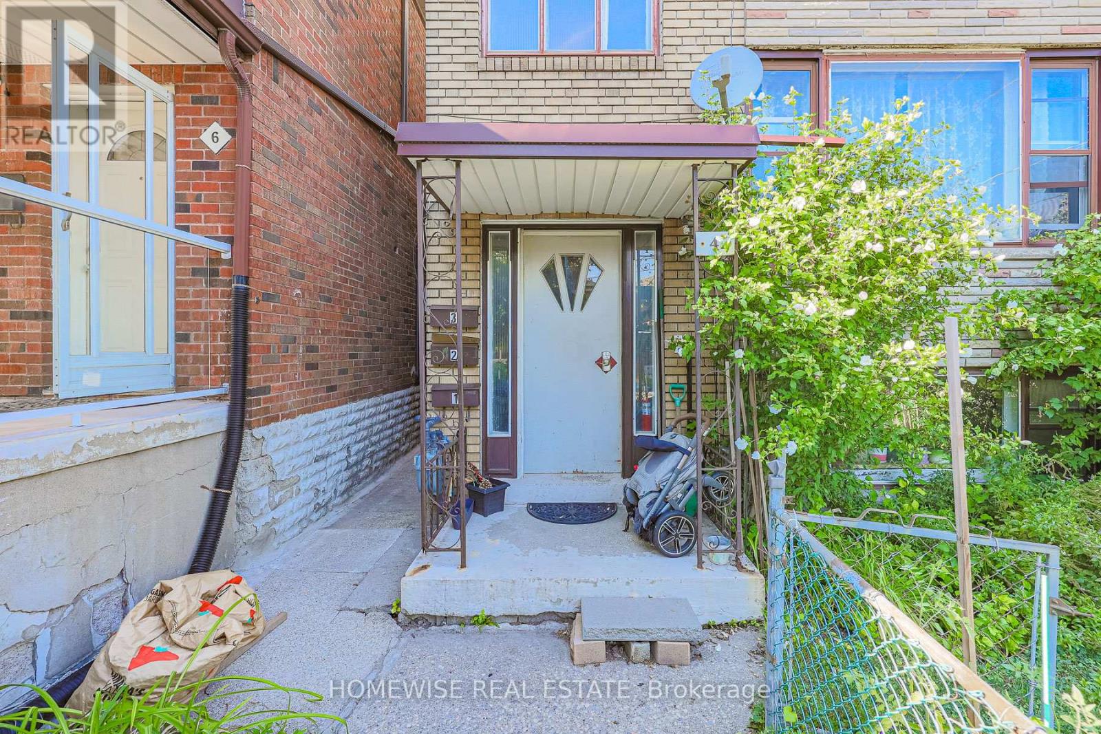 4 Lanark Avenue, Toronto, Ontario  M6C 2B3 - Photo 2 - C12512602