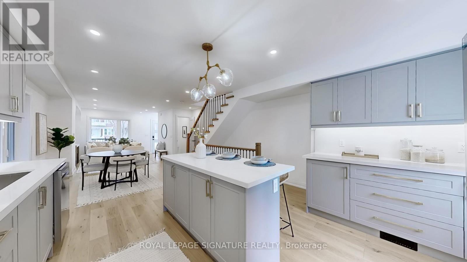 914 Broadview Avenue, Toronto, Ontario  M4K 2R1 - Photo 10 - E12512406